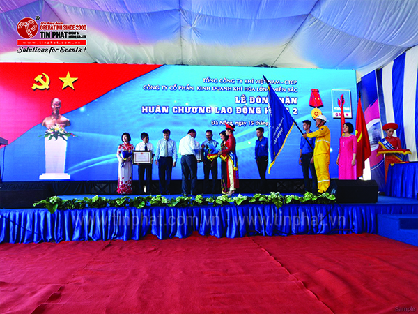 Lễ đón nhận huy chương